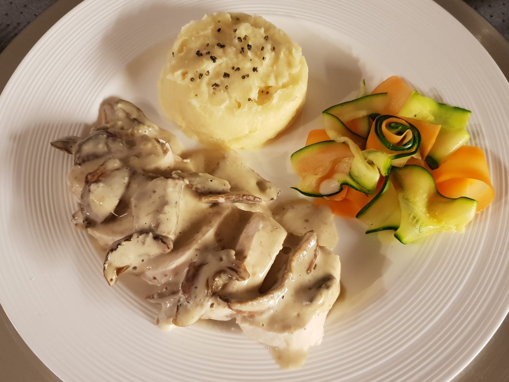 Assiette plat traiteur Assiette plat traiteur